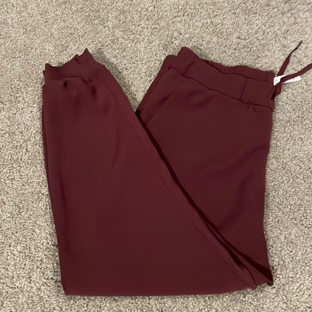 Lululemon On The Fly Jogger. Color: maroon Size: 12